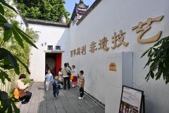 “徐霞上现代旅客？